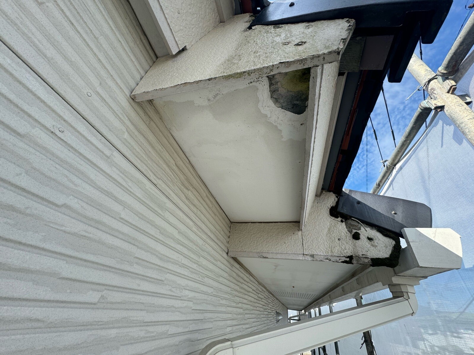 小城市H様邸の外壁塗装（軒天張り替え）その１