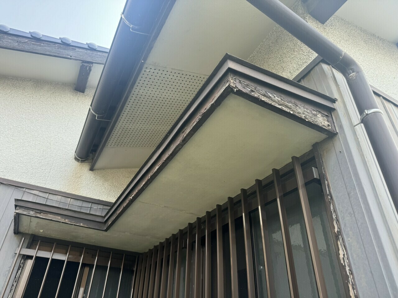 小城市H様邸の外壁塗装（木部カバー工法）その１