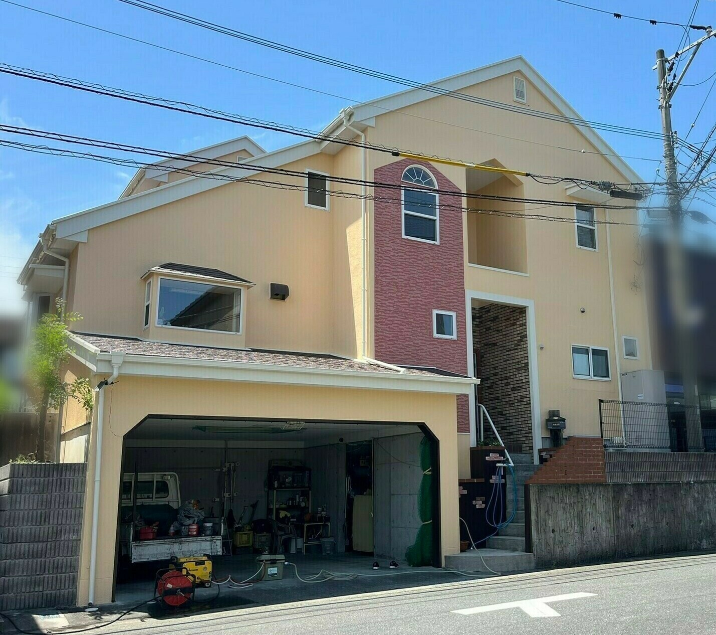 鳥栖市K様邸の屋根塗装・外壁デザイン塗装塗り替え工事の様子その1
