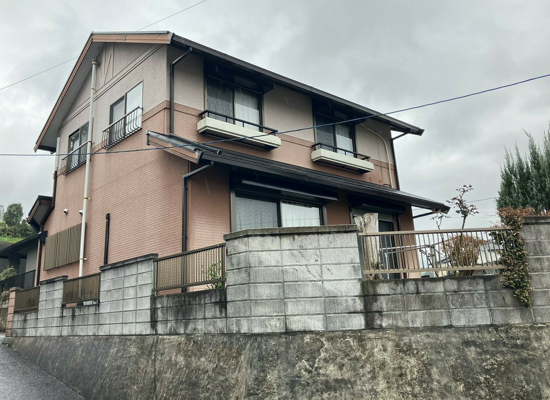 武雄市H様邸の外壁塗装・屋根塗装塗り替え工事の様子その1