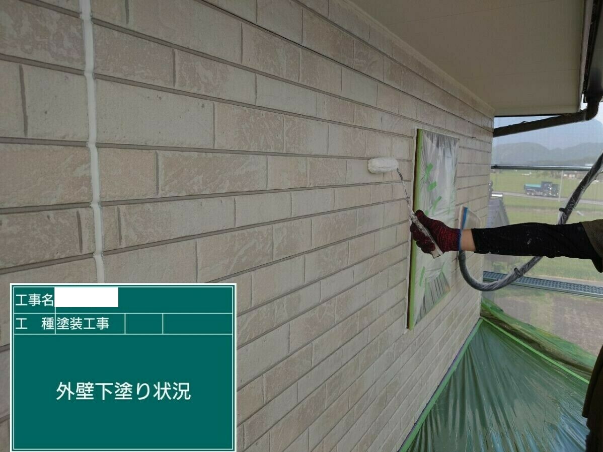 武雄市H様邸の外壁塗装(下塗り)その3