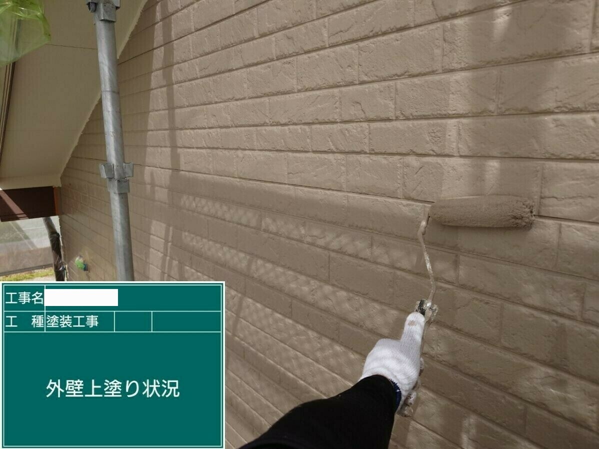 武雄市H様邸の外壁塗装(上塗り)その2