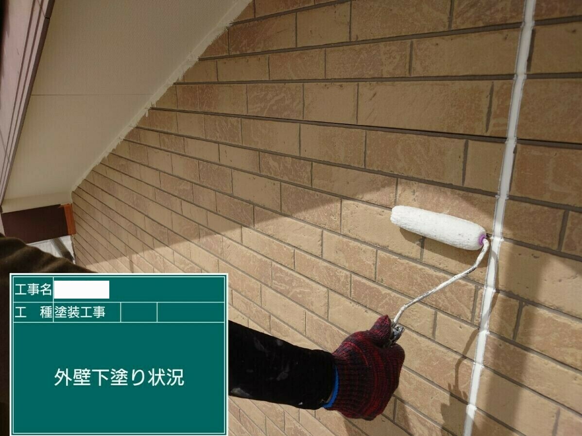 武雄市H様邸の外壁塗装(下塗り)その2