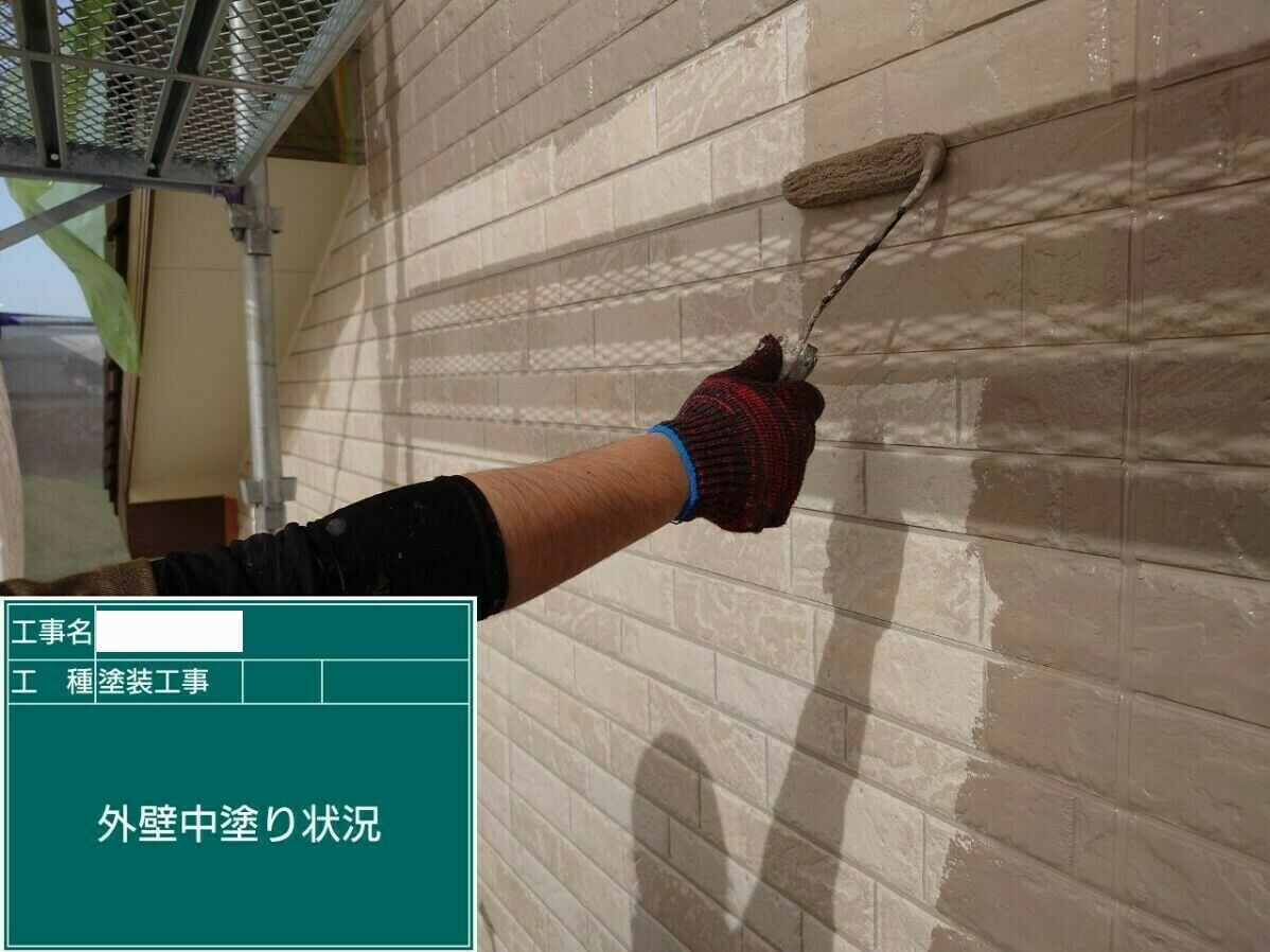 武雄市H様邸の外壁塗装(下塗り)その1
